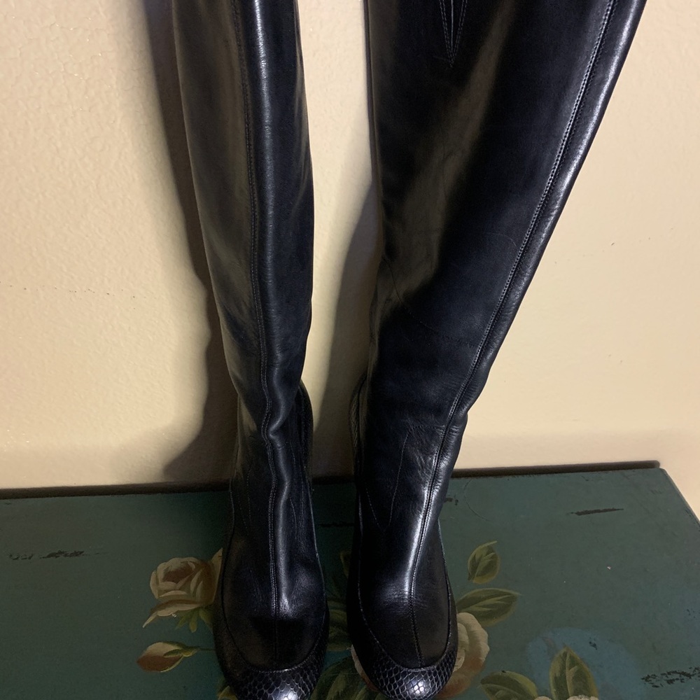 Sizzling Hot Zip Up the Back Black Boots